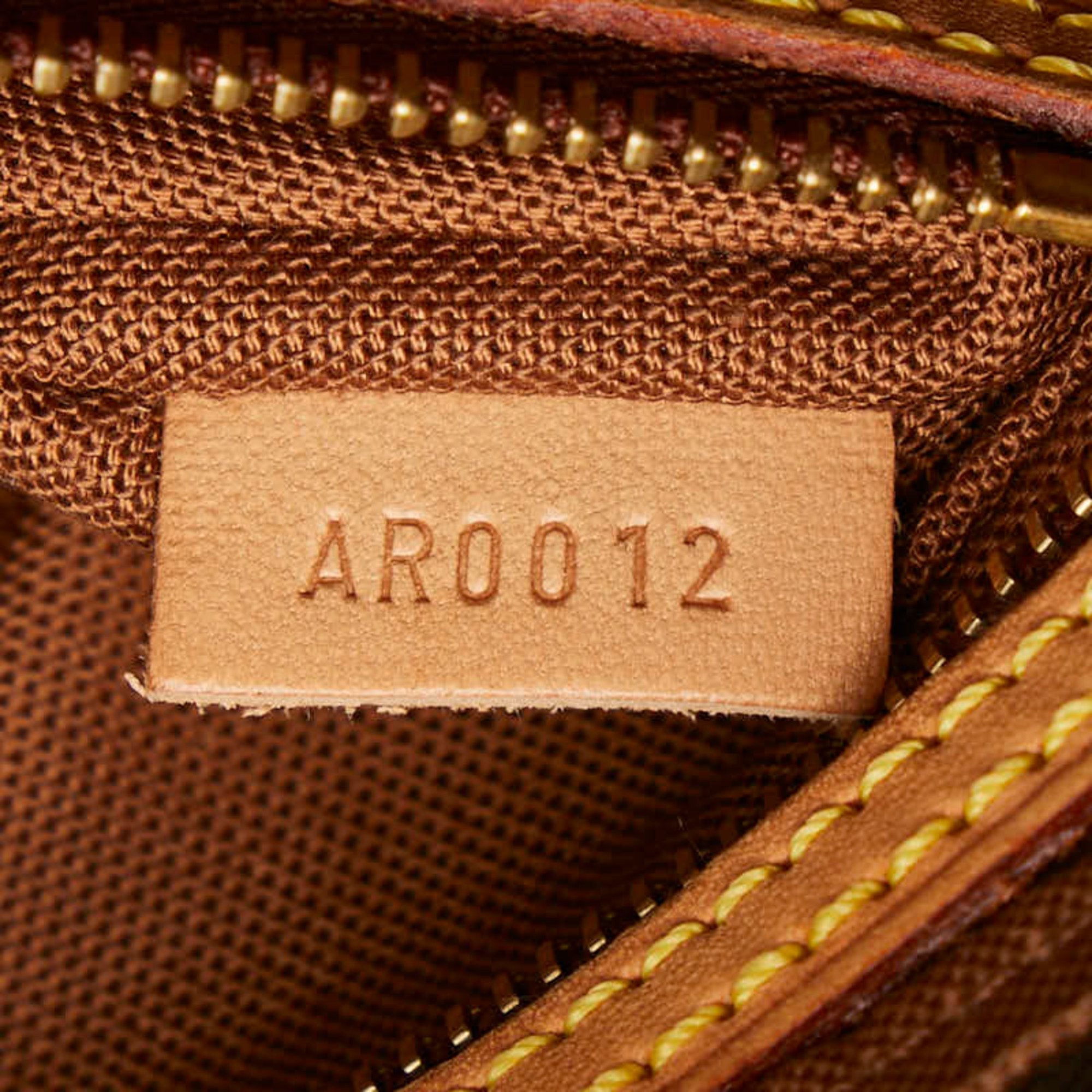Louis Vuitton Trotteur Canvas Shoulder Bag ()