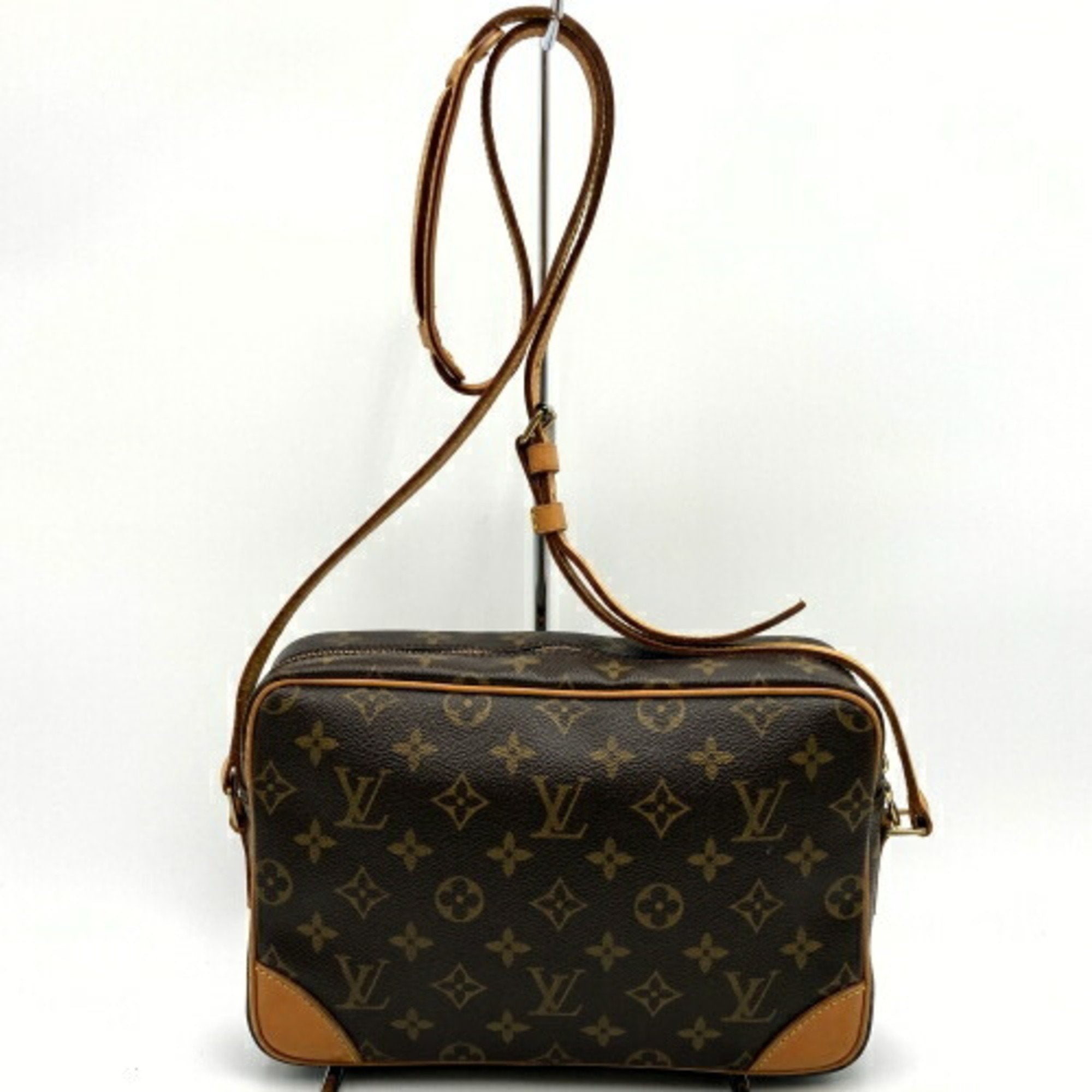 Louis Vuitton Trocadéro Canvas Shoulder Bag ()