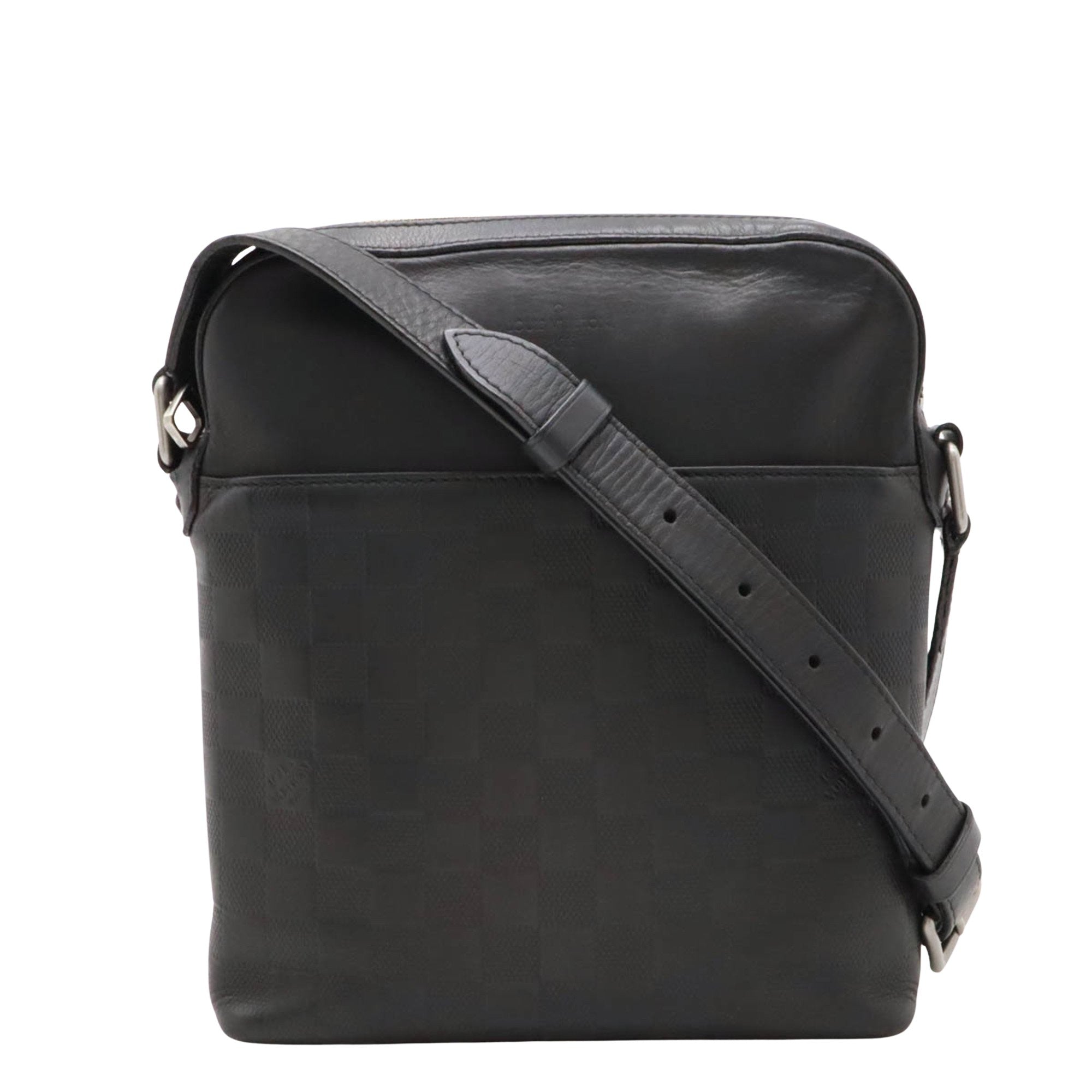 Louis Vuitton District Leather Shoulder Bag ()