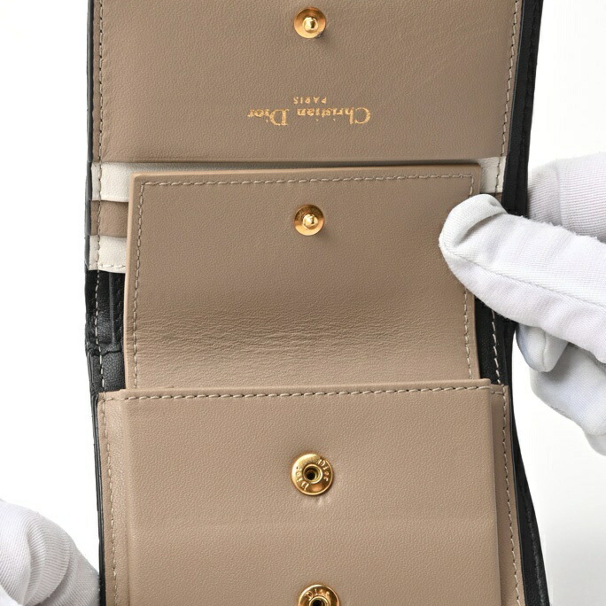 Christian Dior Black Leather Wallet (Bi-Fold) ()