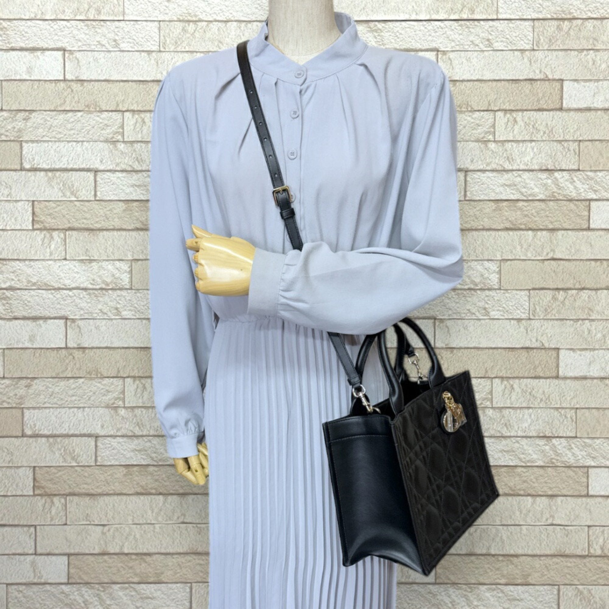 Christian Dior Black Leather Shoulder Bag ()