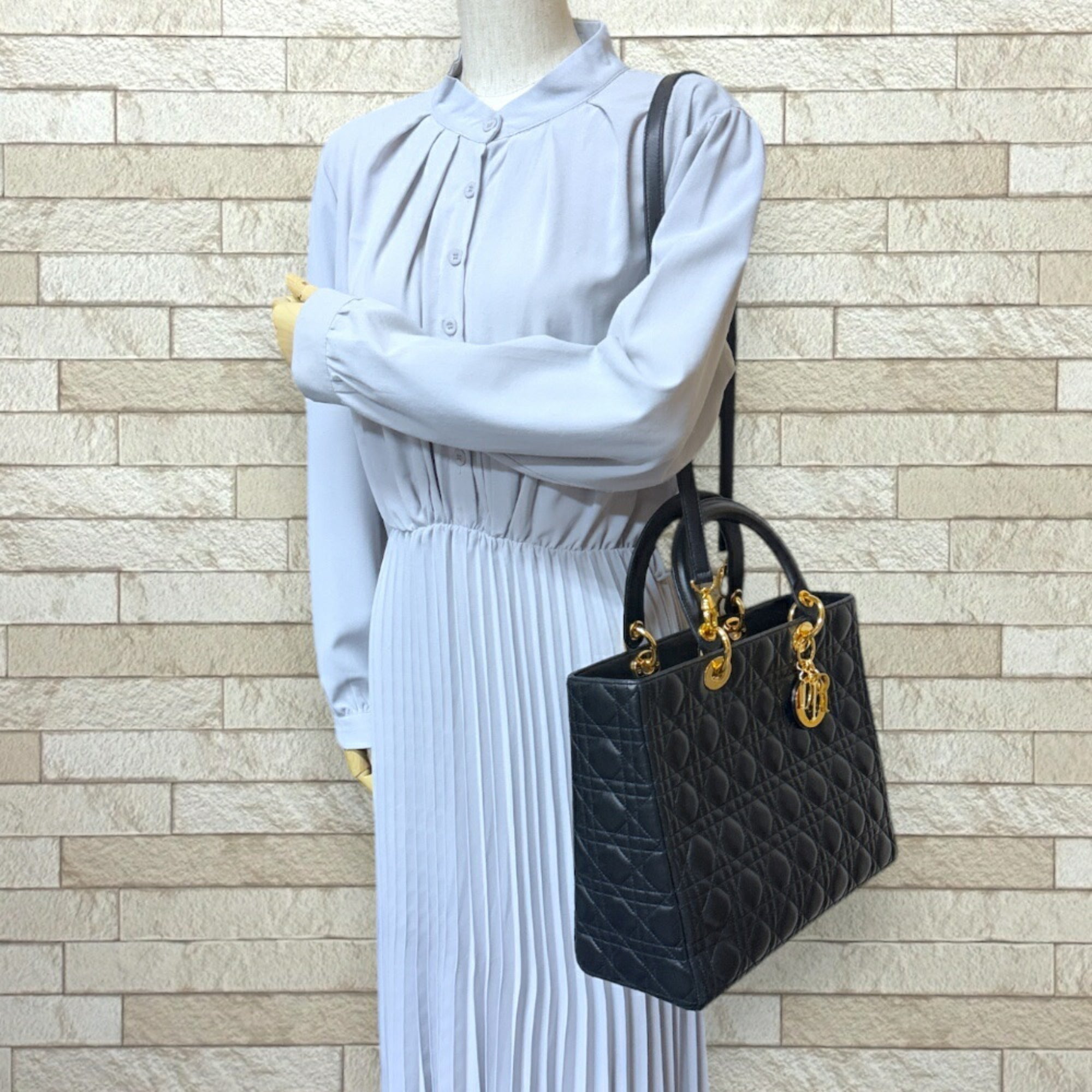 Christian Dior Black Leather Shoulder Bag ()