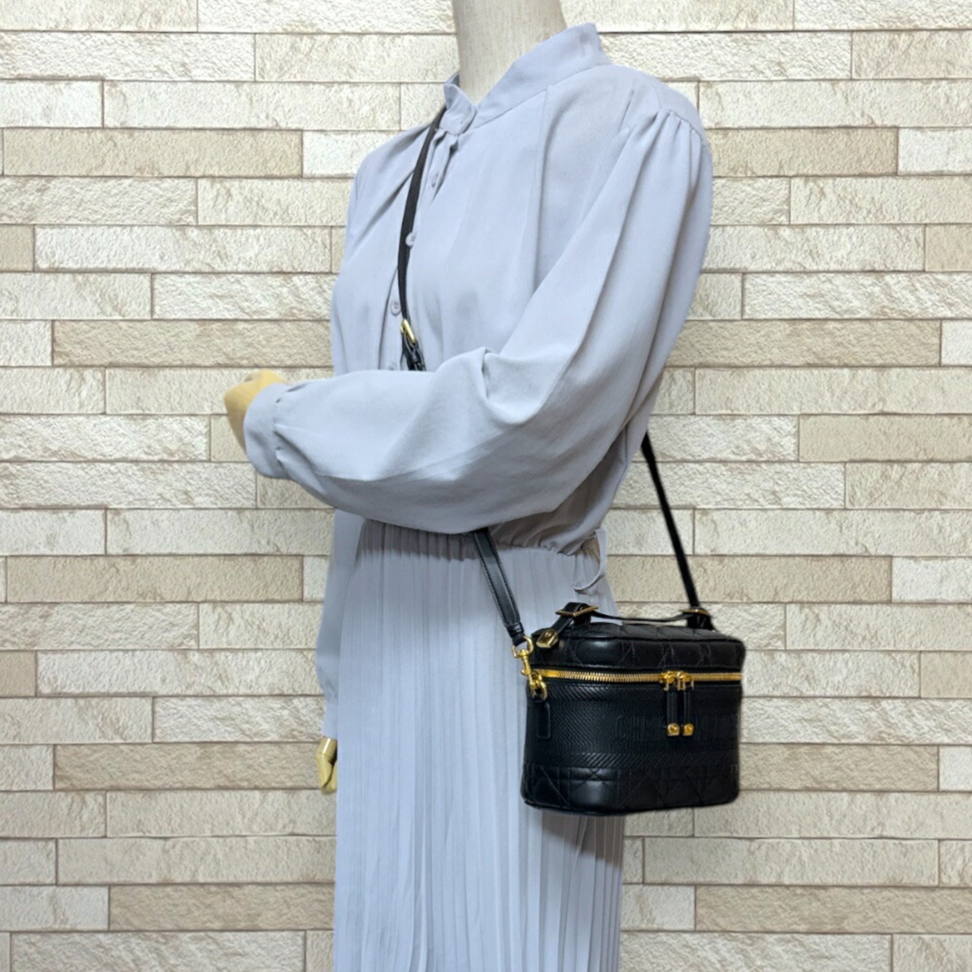 Christian Dior Black Leather Shoulder Bag ()