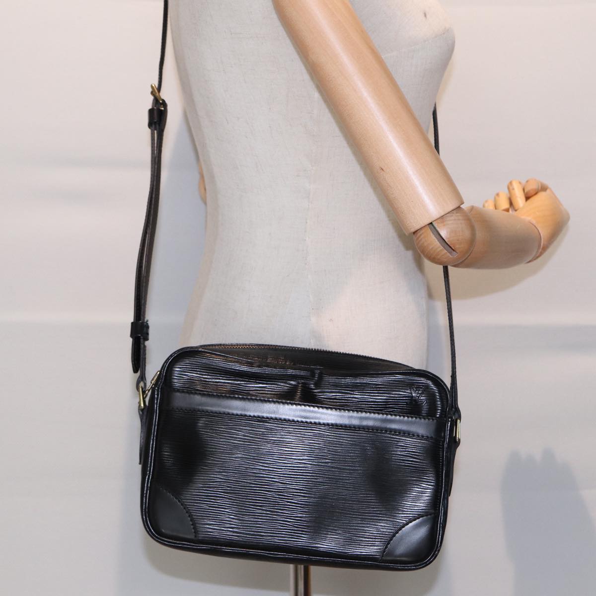 Louis Vuitton Trocadéro Leather Shoulder Bag ()