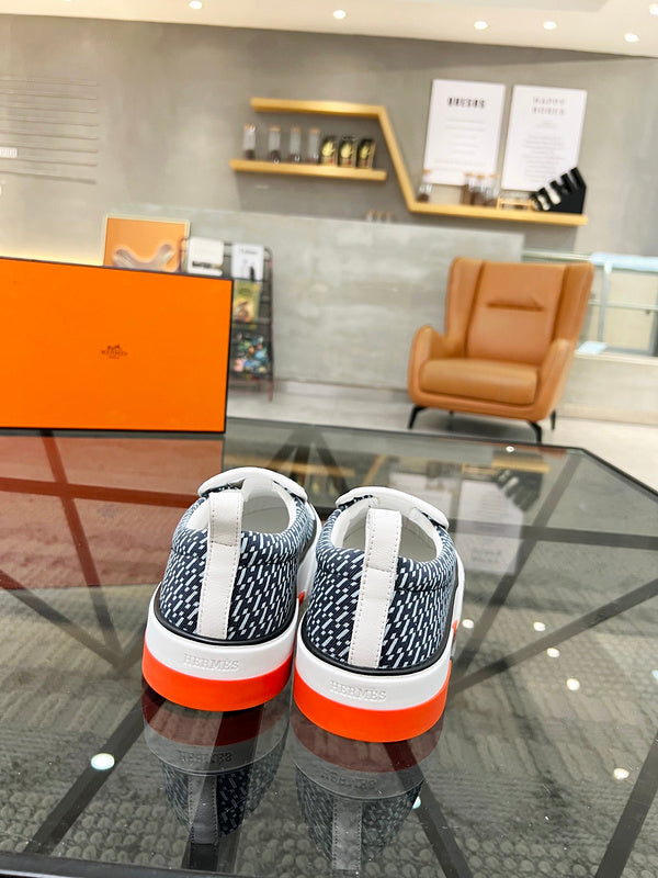 VV - HMS Shoes - 089