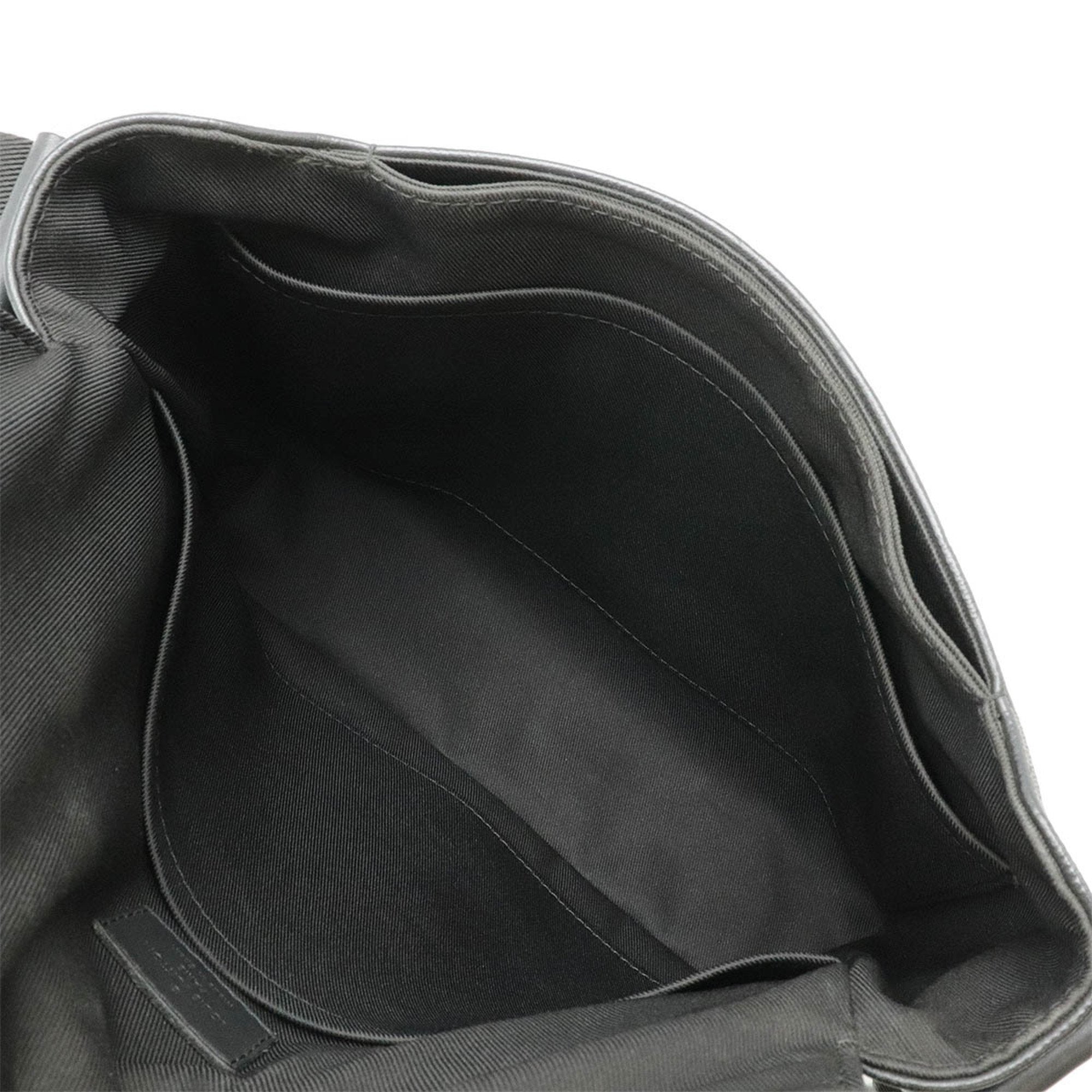 Louis Vuitton District Leather Shoulder Bag ()