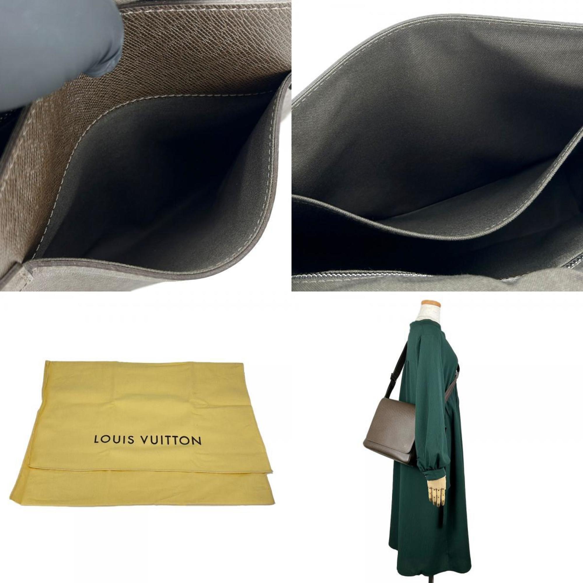 Louis Vuitton Roman Leather Shoulder Bag ()