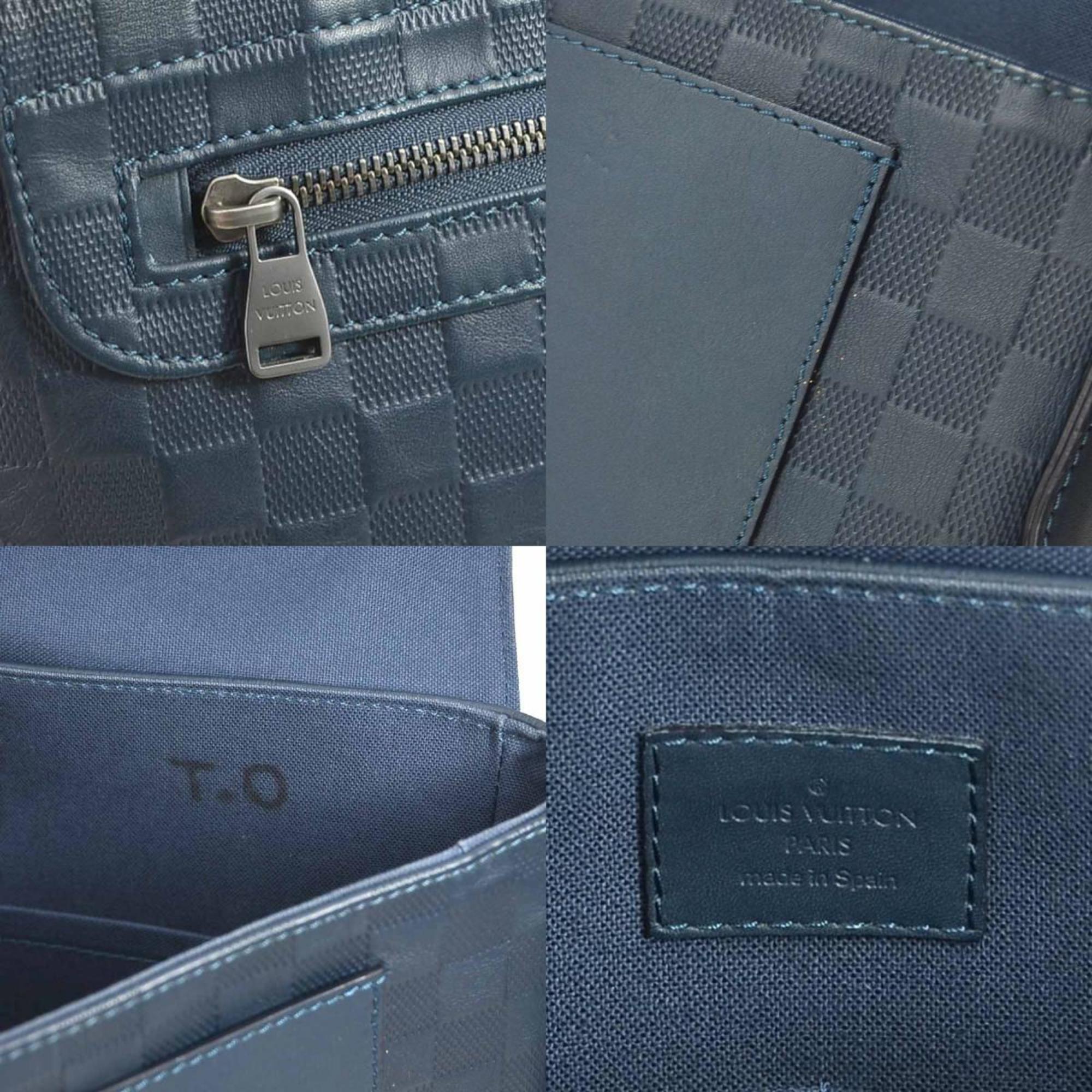 Louis Vuitton District Leather Shoulder Bag ()