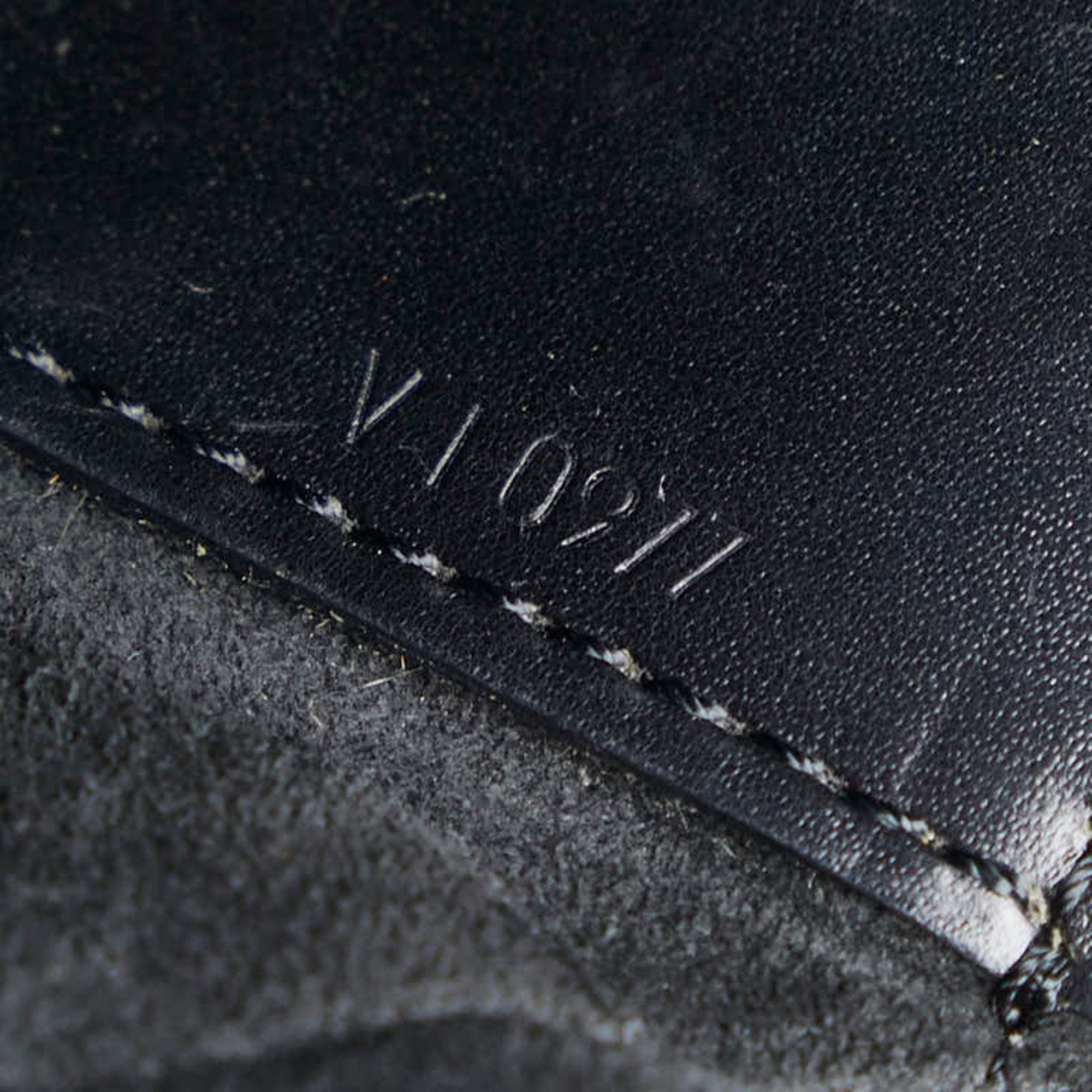 Louis Vuitton Sac Sceau Leather Shoulder Bag ()