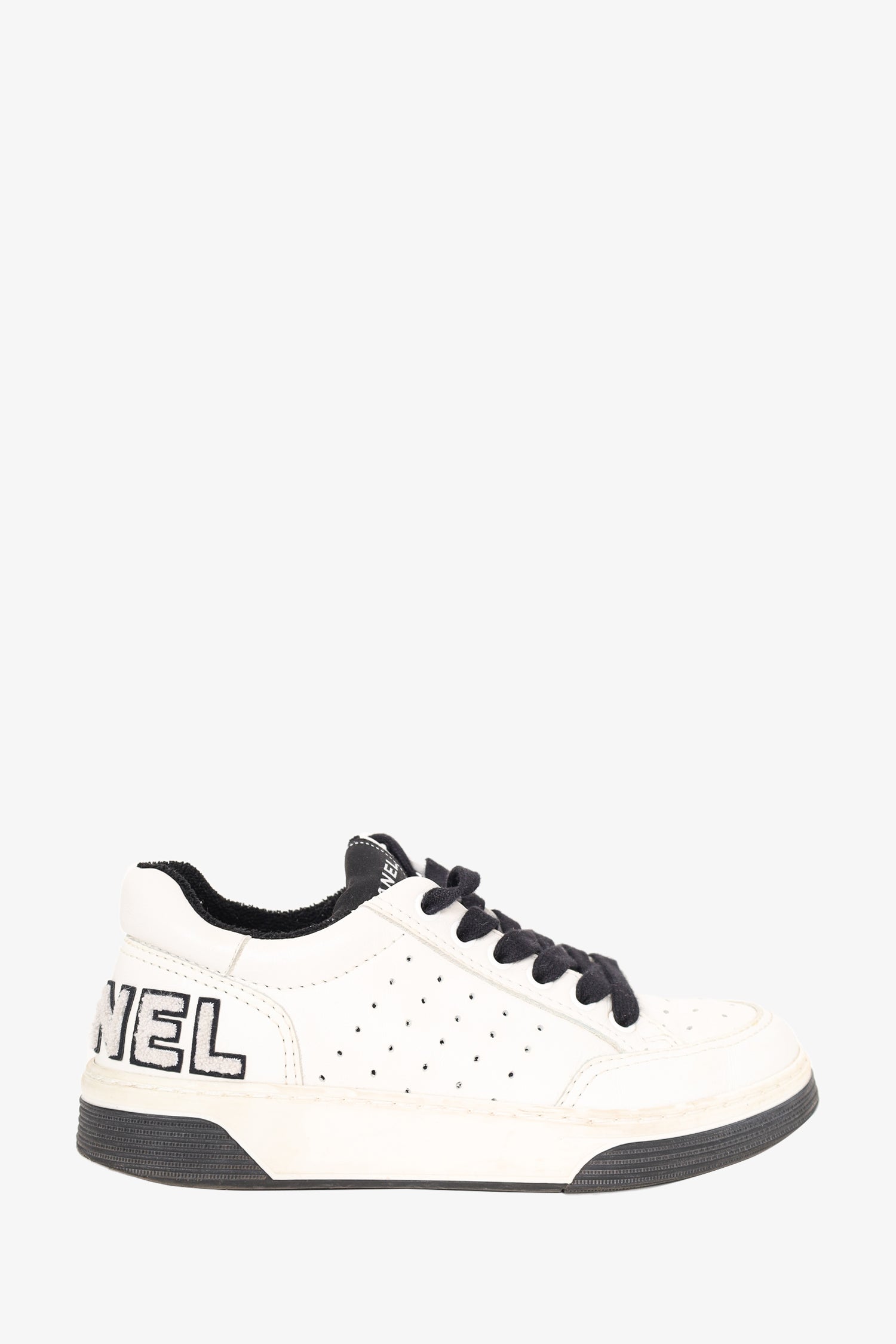 Chanel™ 2021 Black/White CC Logo Low-top Sneakers Size 35.5