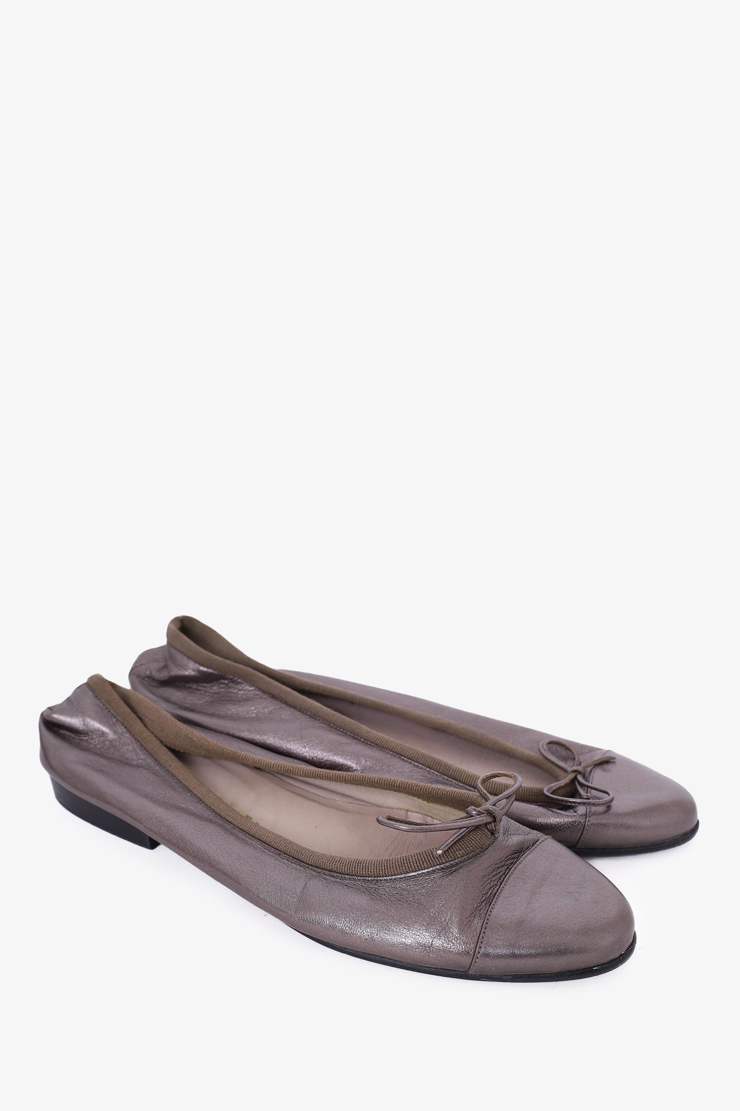 Chanel™ Silver Metallic Ballet Flats Size 36