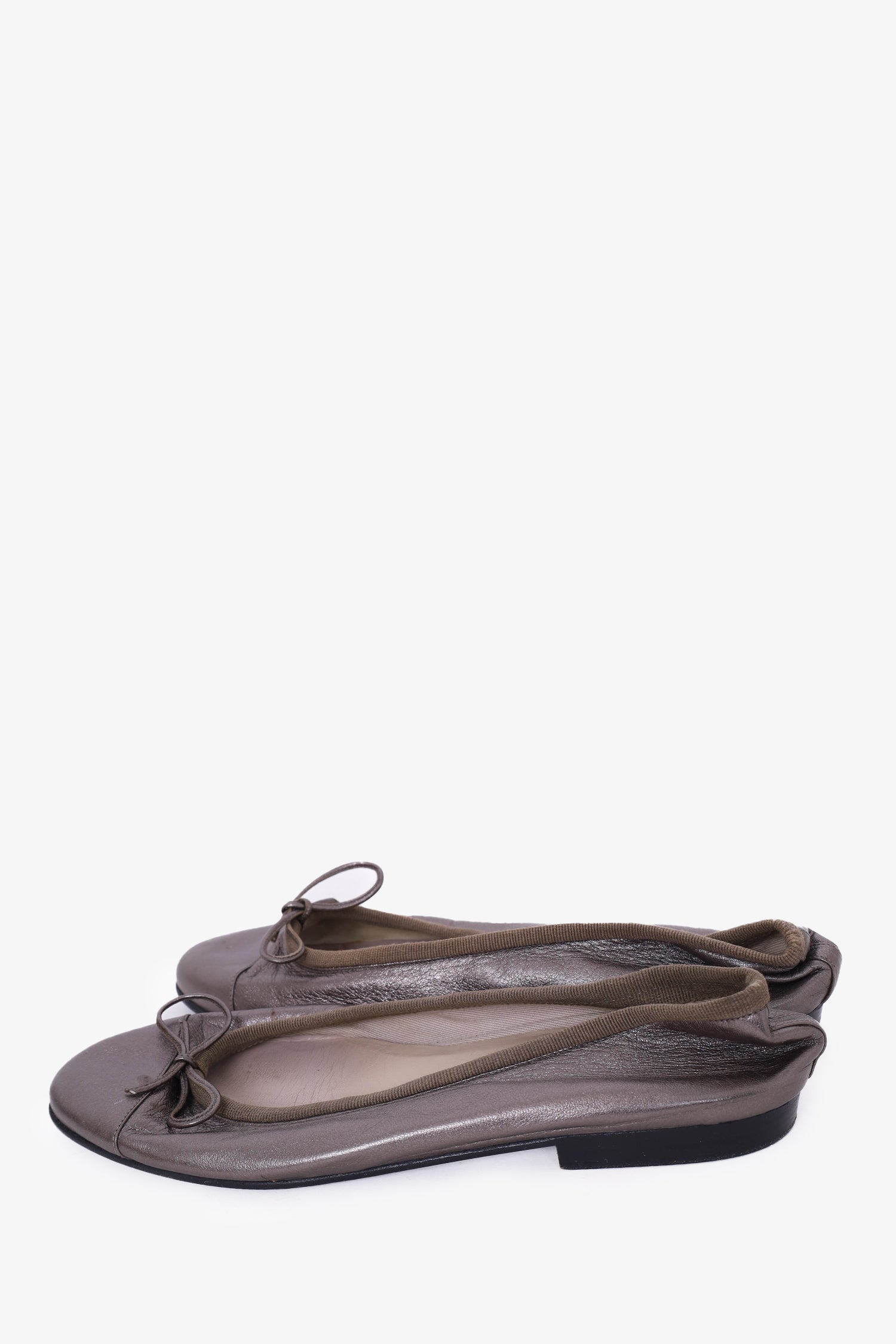 Chanel™ Silver Metallic Ballet Flats Size 36