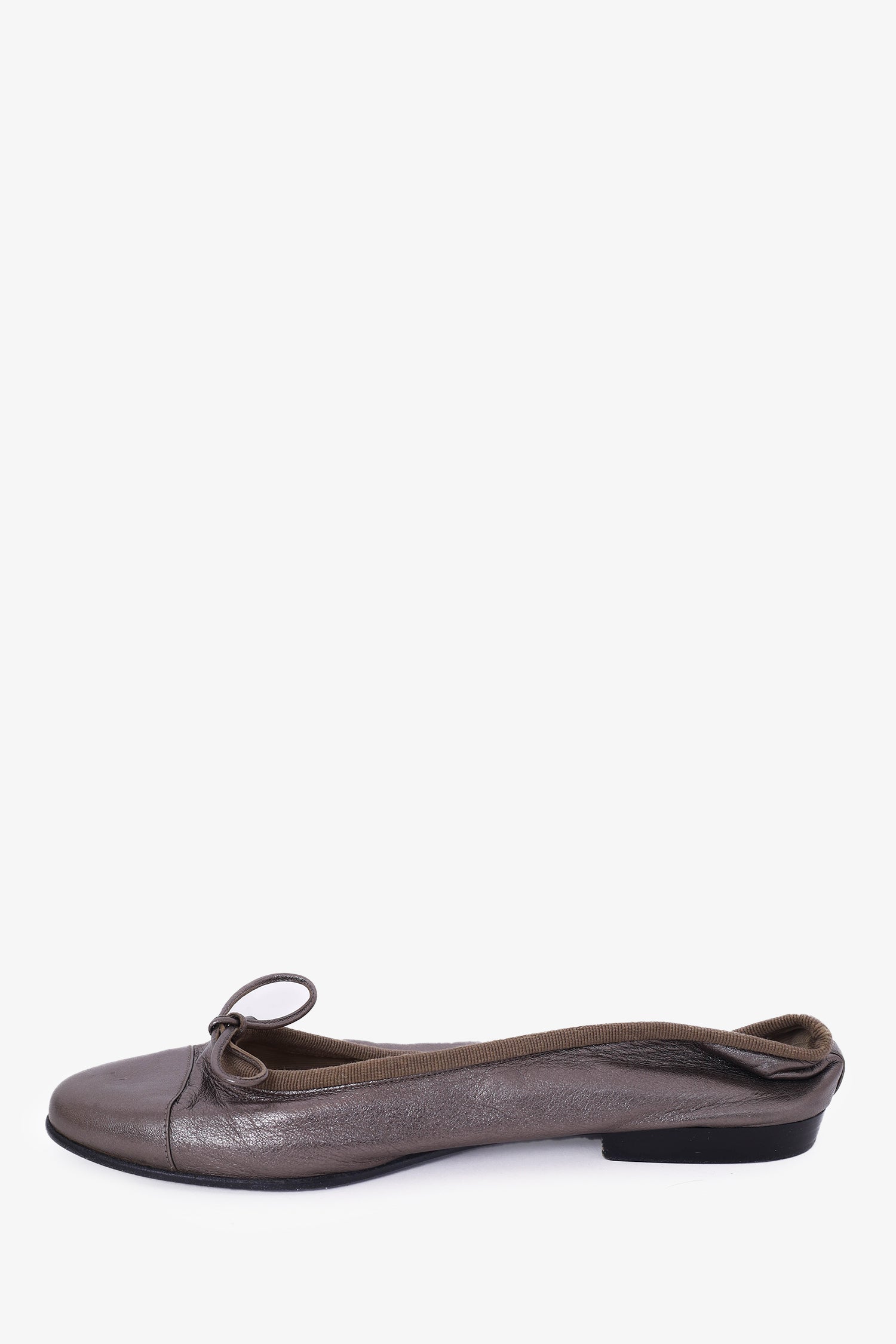 Chanel™ Silver Metallic Ballet Flats Size 36