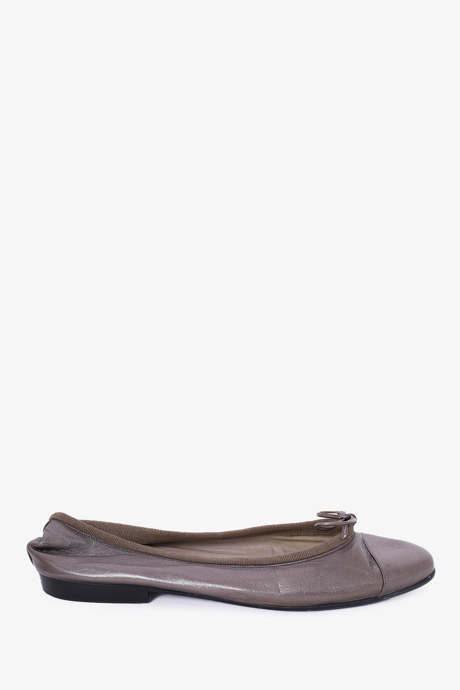 Chanel™ Silver Metallic Ballet Flats Size 36