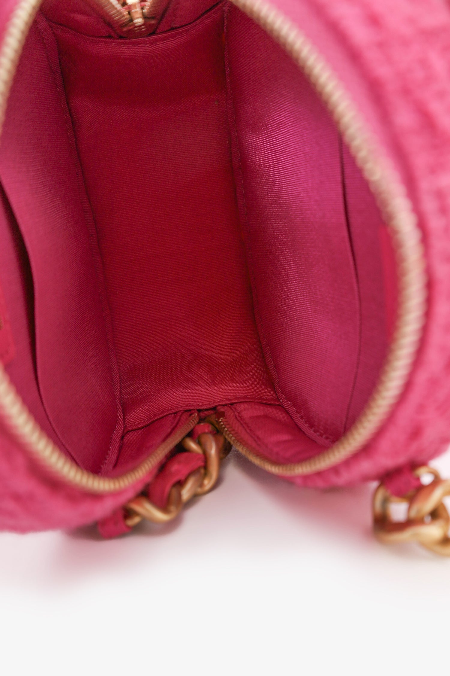 Chanel™ 2019-20 Fuchsia Tweed 19 Round Clutch with Coin Purse