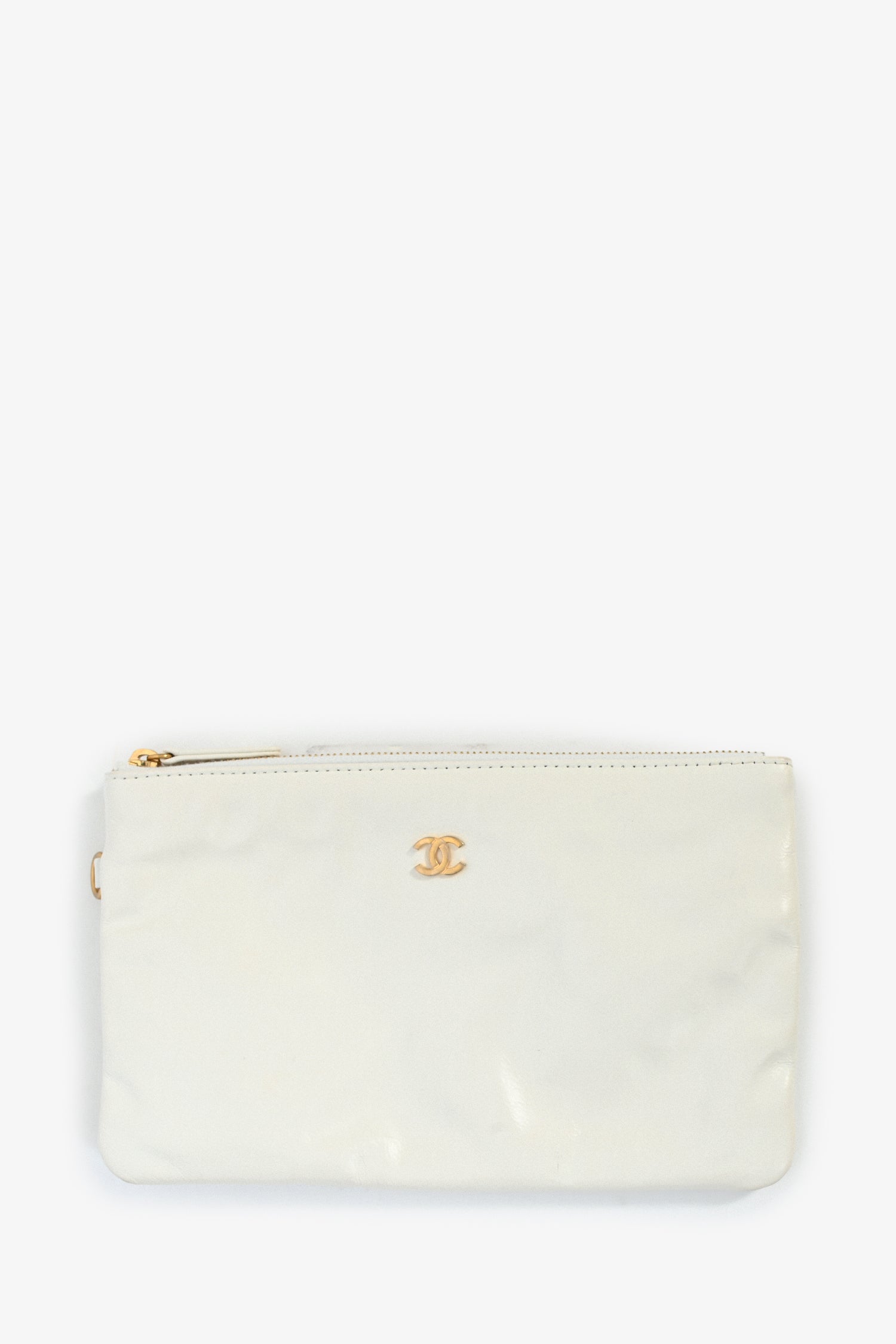 Chanel™ White Leather Small Chanel 22 Shoulder Bag