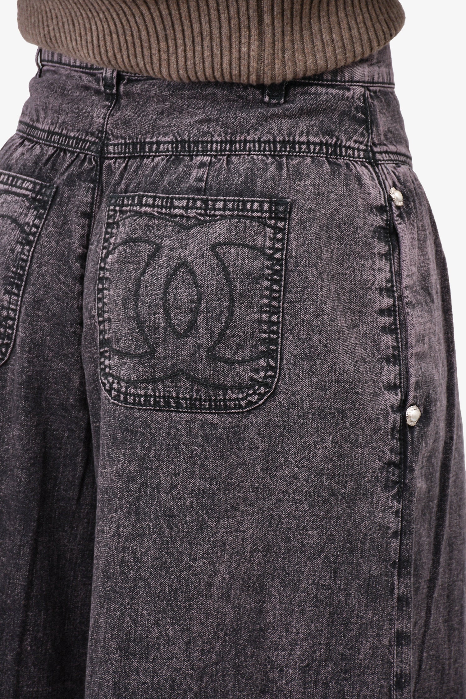 Chanel™ 2022 Black/Purple Washed Denim High Waisted Wide Legged Jeans Size 40