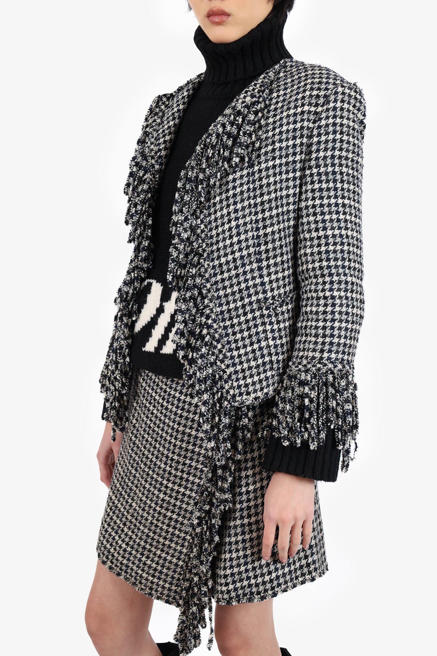 Chanel™ 07P Black/White Houndstooth Tweed Fringe Jacket with Skirt Set Size 40/42