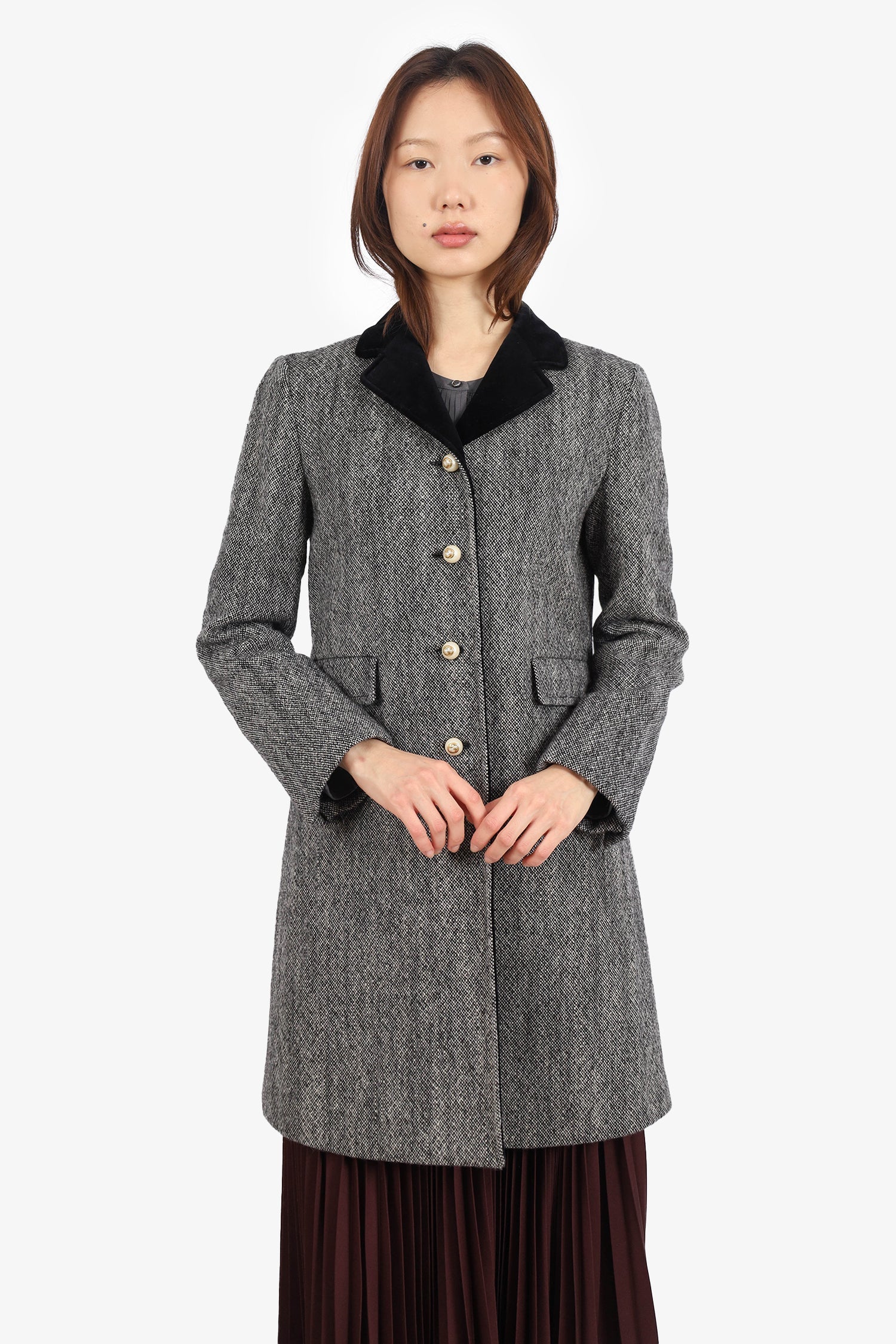 Gucci 2018 Grey Wool Single Breasted Coat with Pearl Buttons Size 40