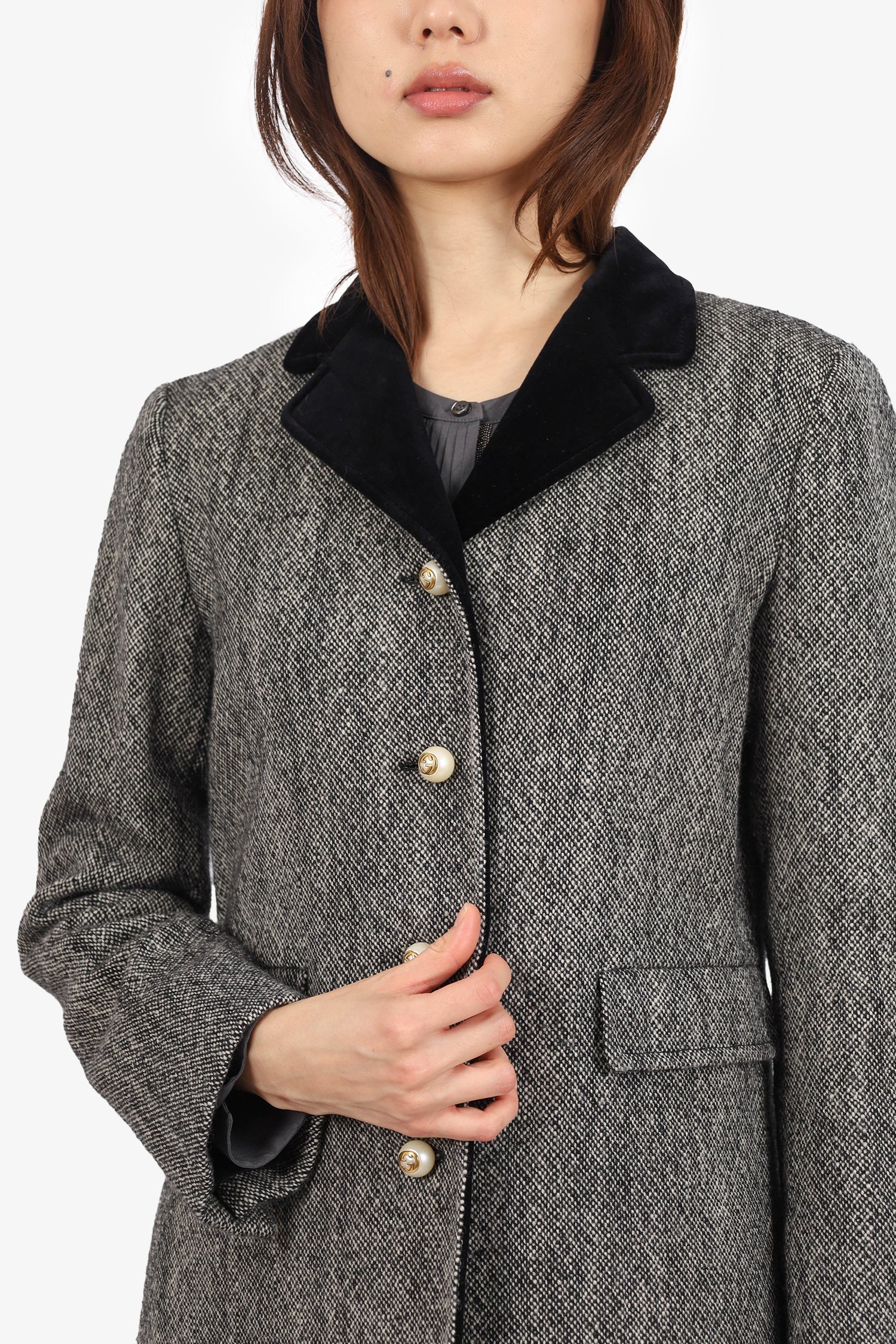 Gucci 2018 Grey Wool Single Breasted Coat with Pearl Buttons Size 40