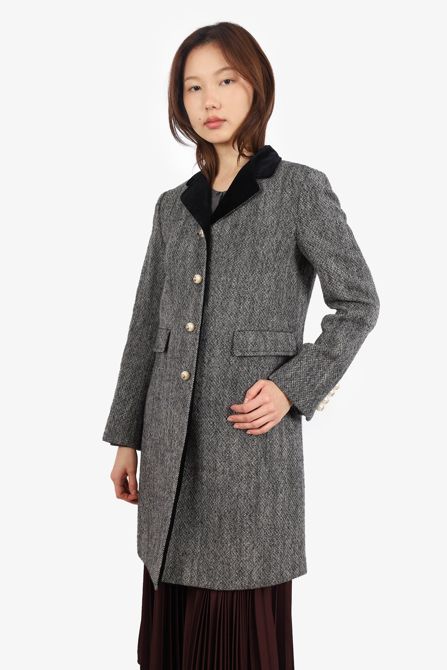 Gucci 2018 Grey Wool Single Breasted Coat with Pearl Buttons Size 40