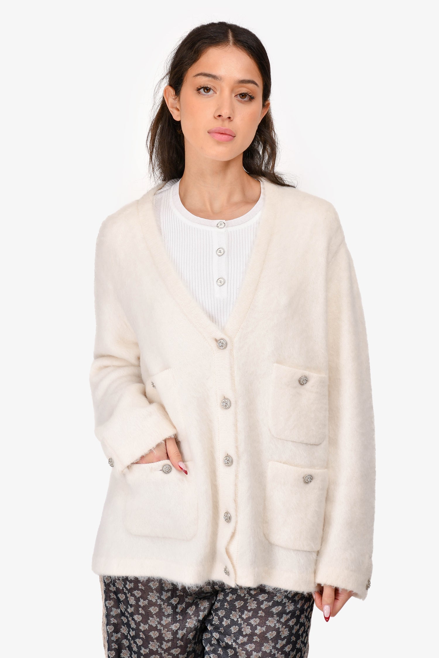 Chanel™ 2019 White Cashmere/Alpaca 4 Pocket Cardigan Size 50