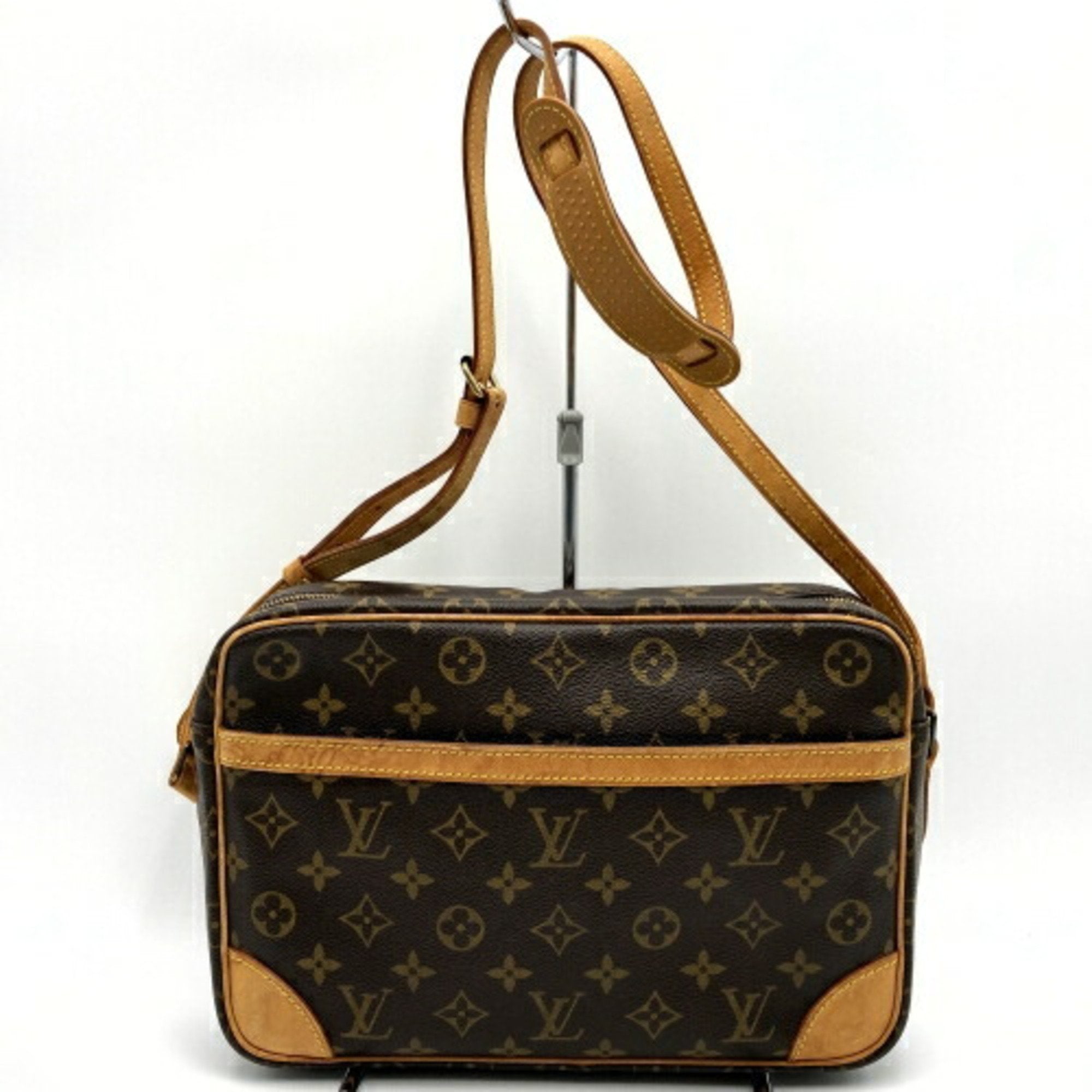 Louis Vuitton Trocadéro Canvas Shoulder Bag ()