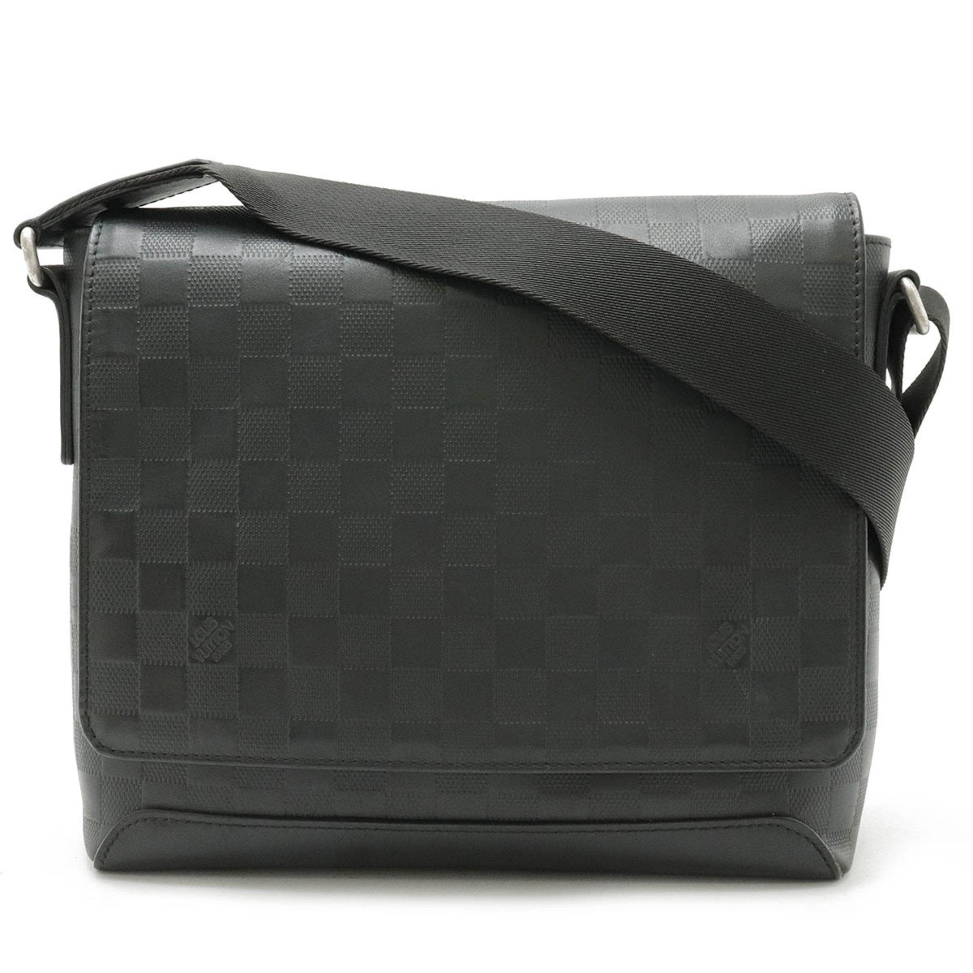 Louis Vuitton District Leather Shoulder Bag ()