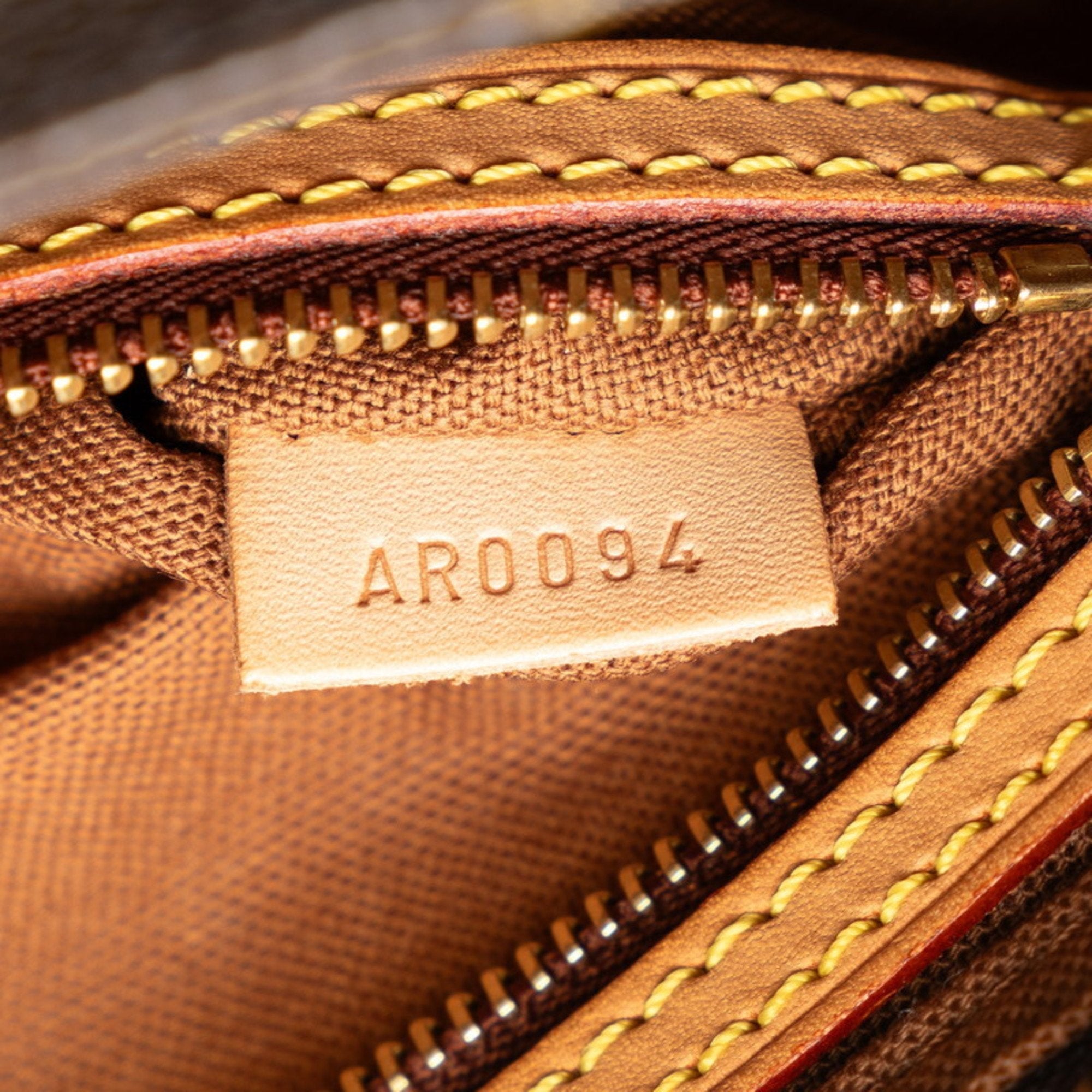 Louis Vuitton Trotteur Canvas Shoulder Bag ()
