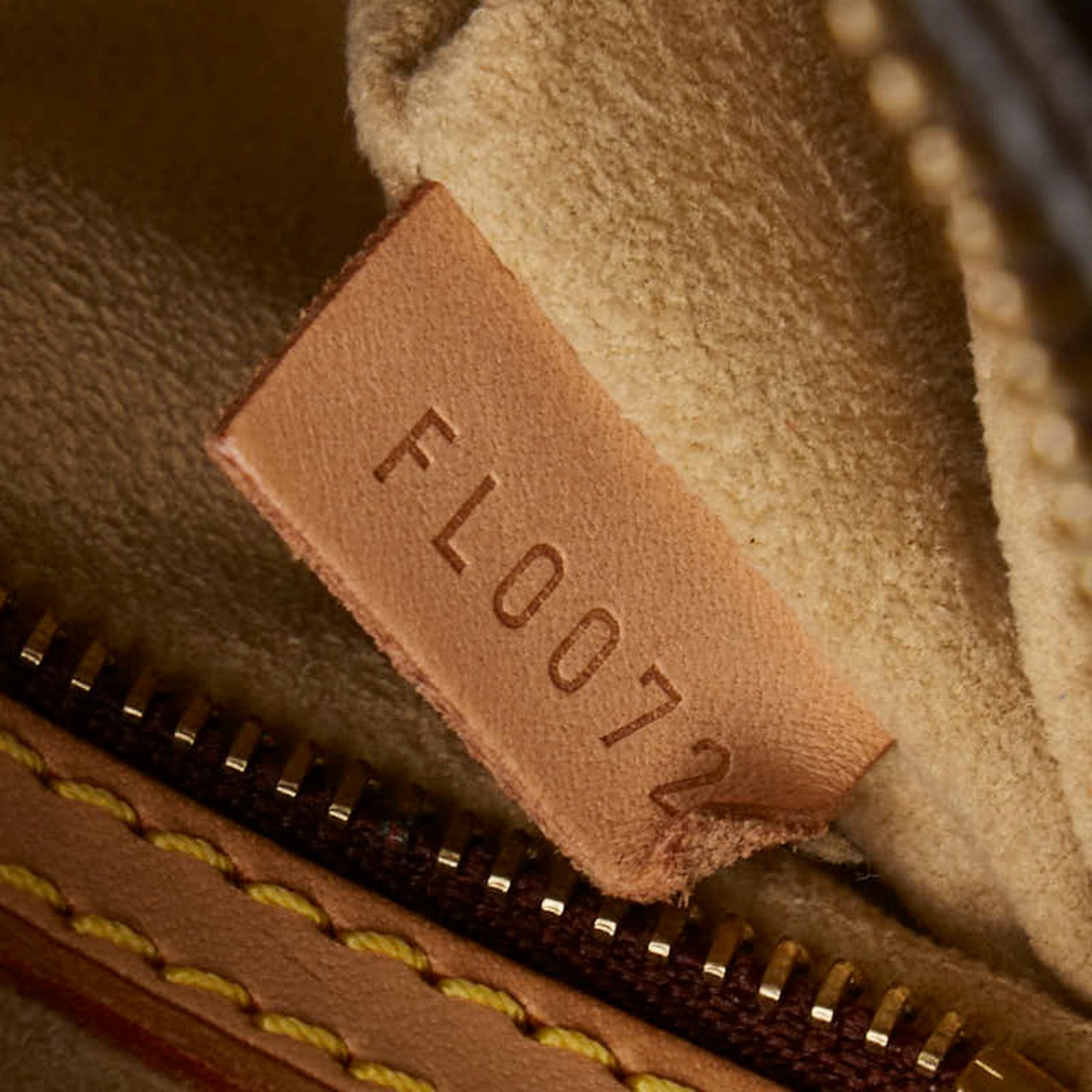 Louis Vuitton Looping Mm Leather Shoulder Bag ()
