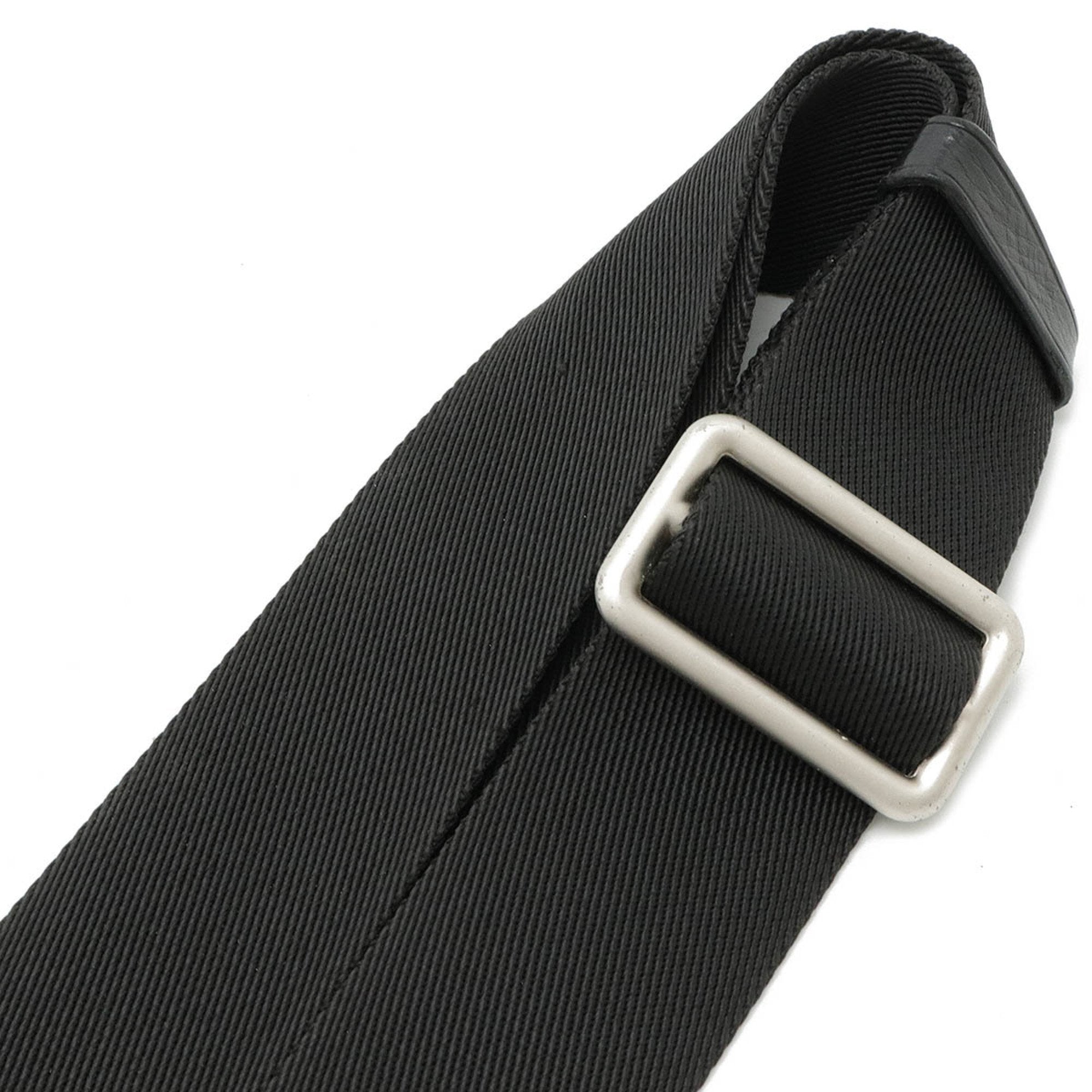 Louis Vuitton District Leather Shoulder Bag ()