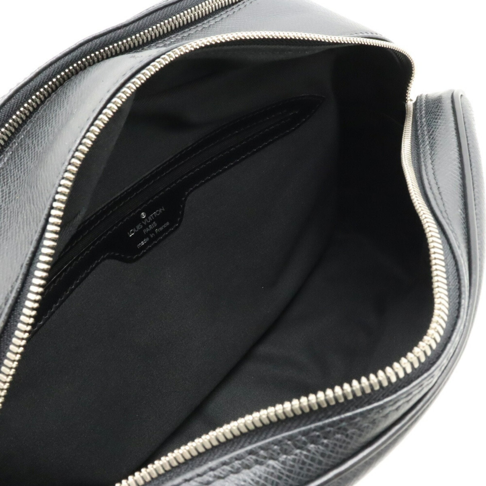 Louis Vuitton Reporter Leather Shoulder Bag ()