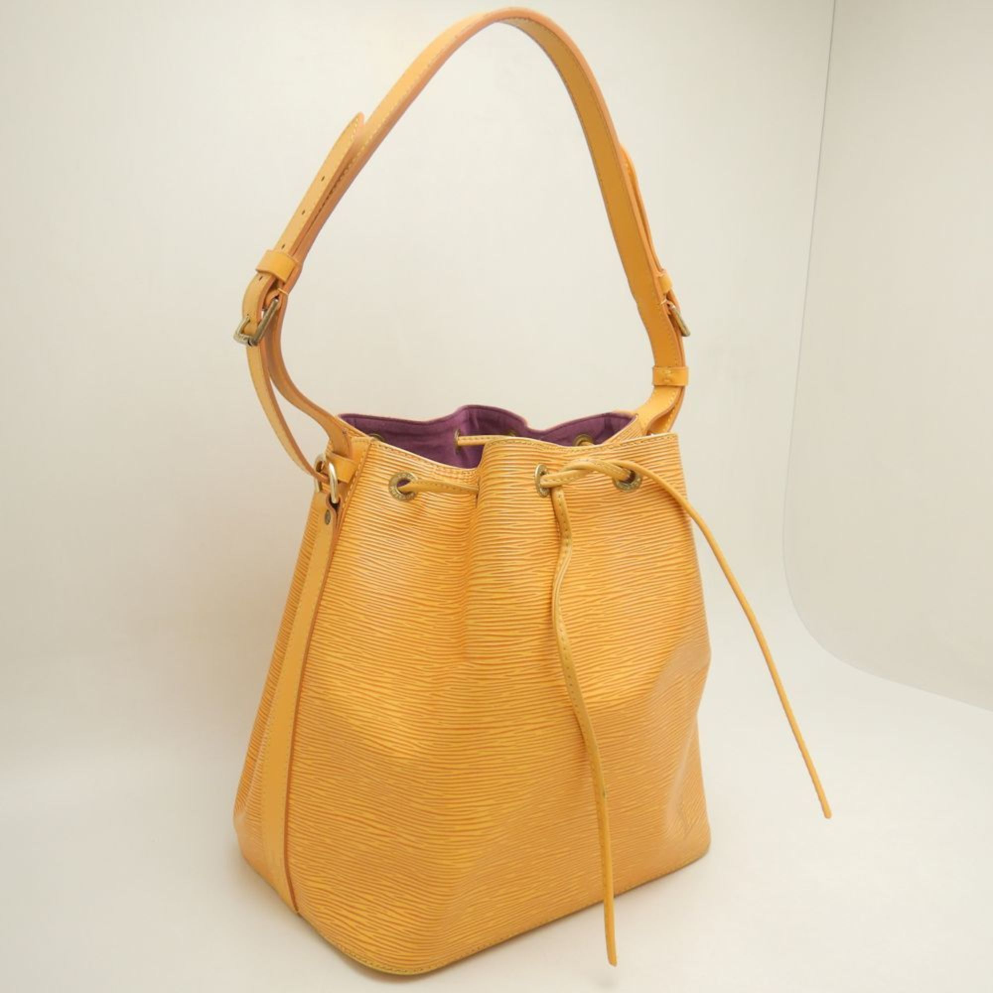 Louis Vuitton Petit Noé Leather Shoulder Bag ()