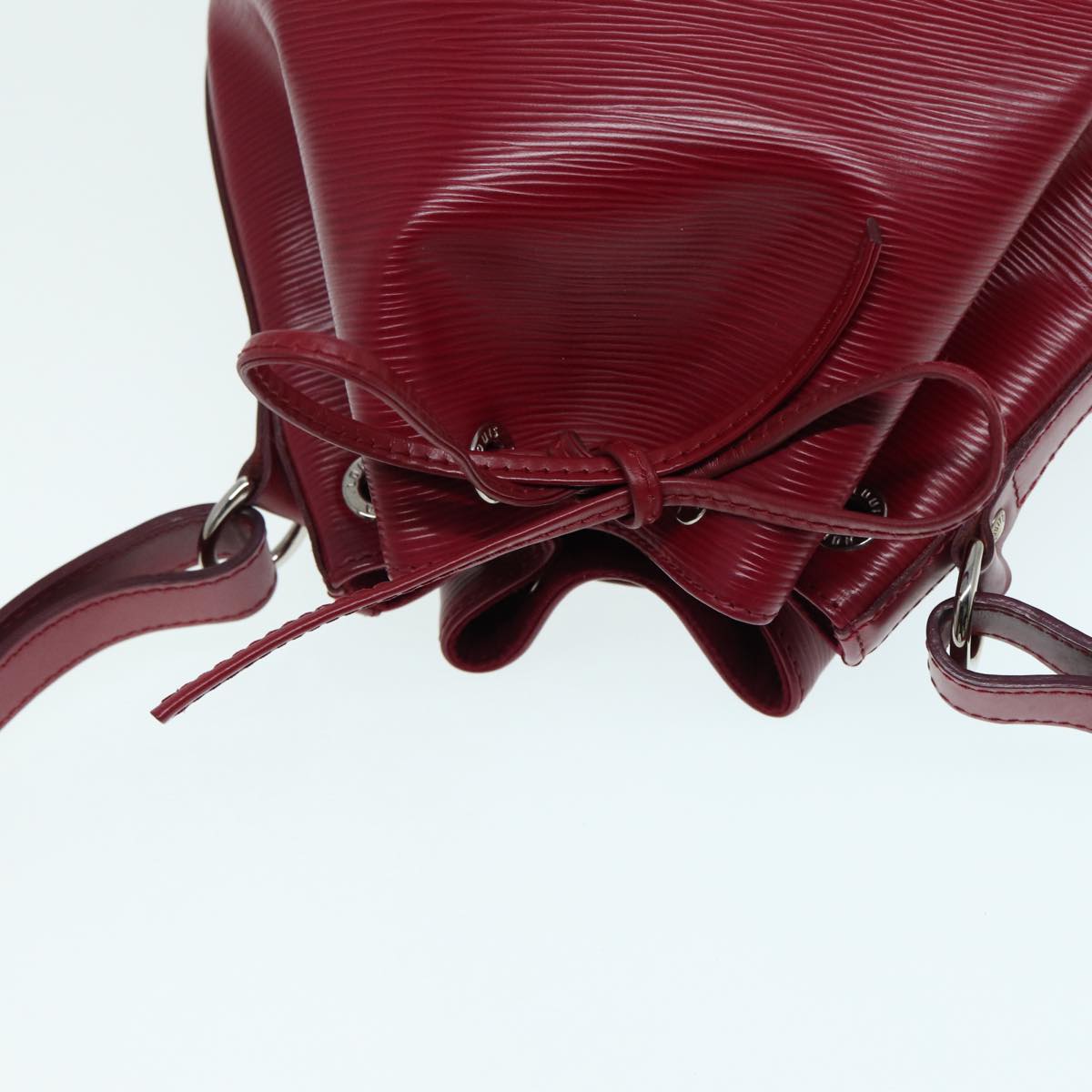Louis Vuitton Noe Leather Shoulder Bag ()