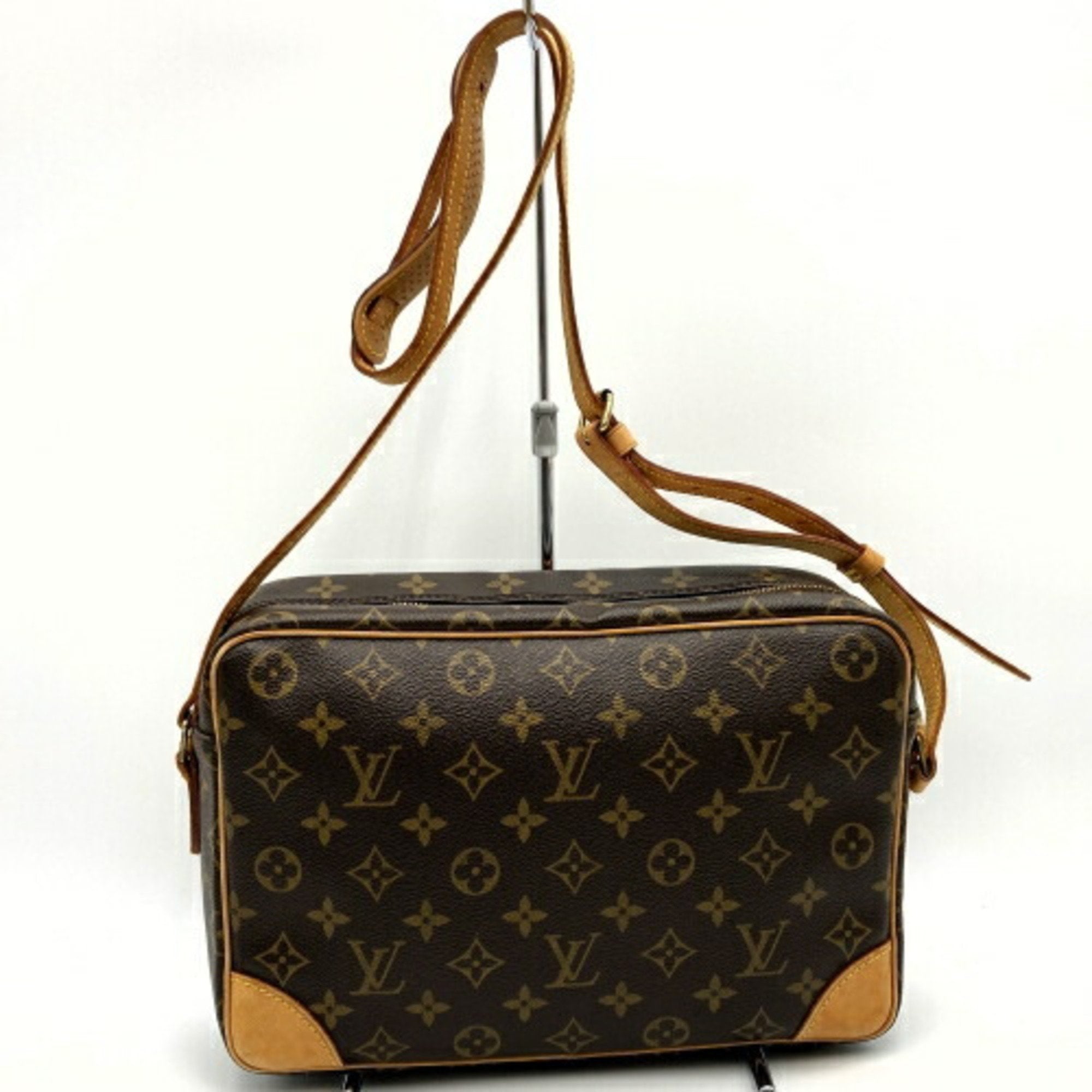 Louis Vuitton Trocadéro Canvas Shoulder Bag ()