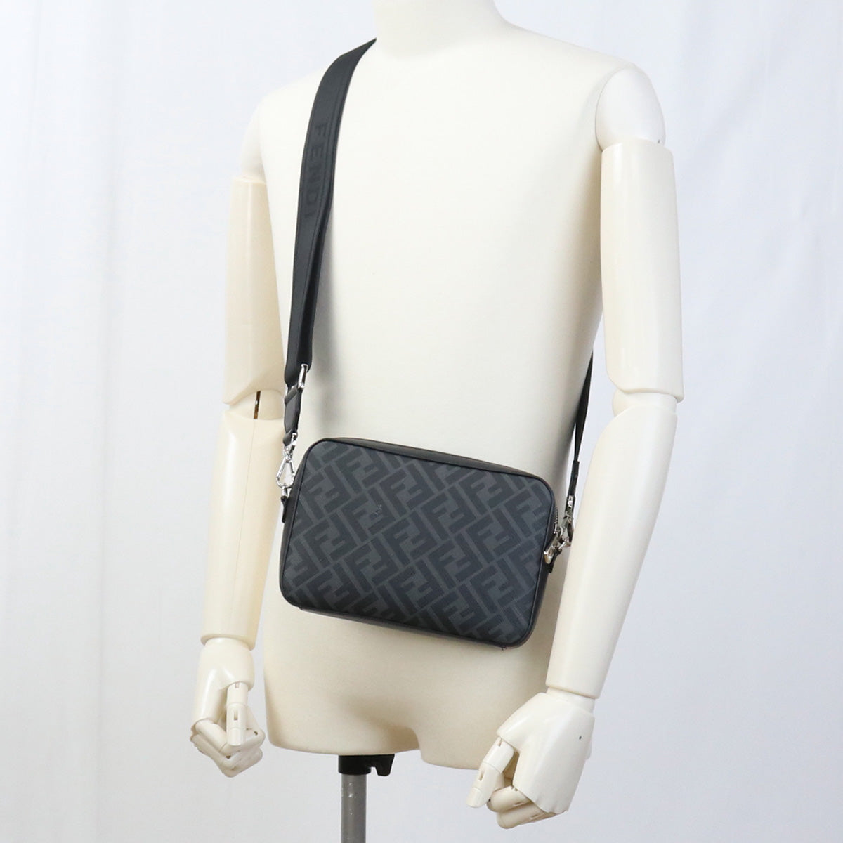 FENDI 7M0286 Camera case Fendi Diagonal Shoulder PVC/leather black mens